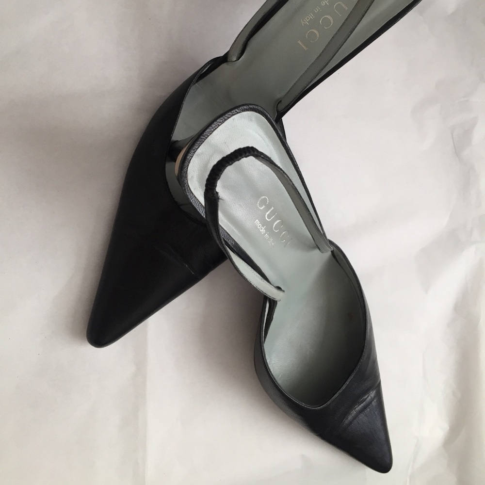 Woman’s Black Gucci shoes size 10B.